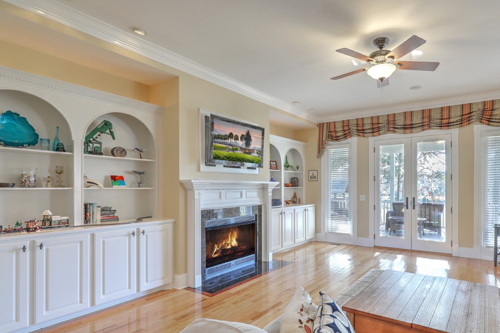 Beautiful home in Charleston, SC presented by Melanie DeHaven, DeHaven Fine Home Specialists.