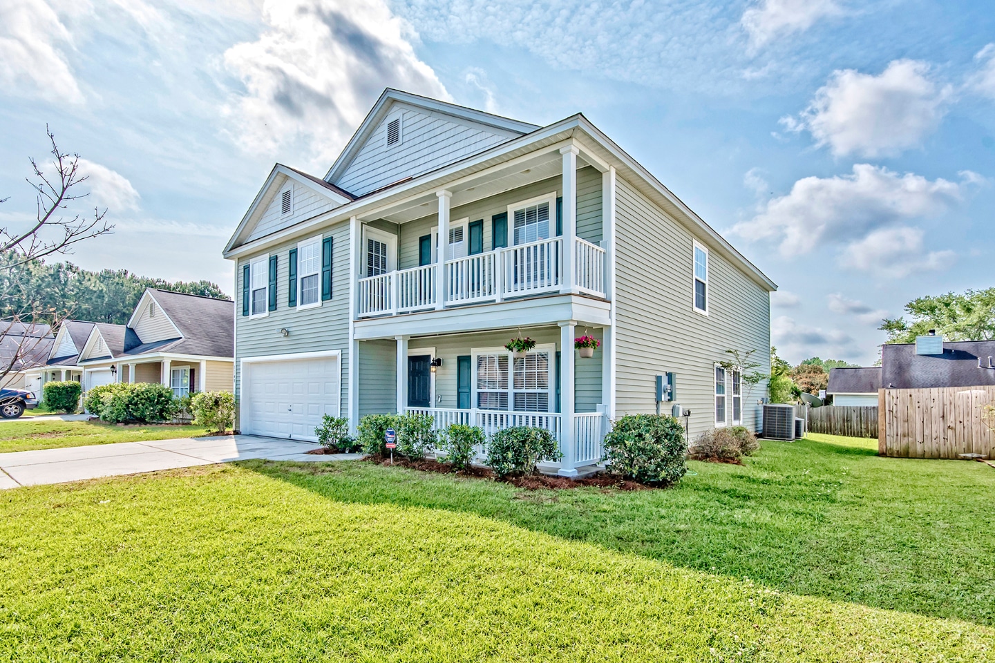 Beautiful home in Charleston, SC presented by Melanie DeHaven, DeHaven Fine Home Specialists.